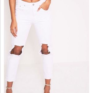 Free People white jeans w/ 2rips